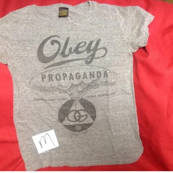 OBEY tshirt - Picture 1 of 1